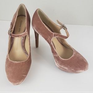 Gianni Bini Blush Pink Suede Heels